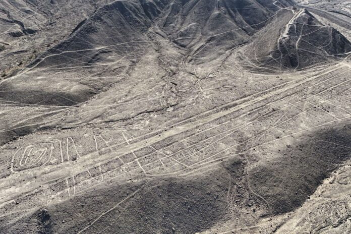 LÍNEAS DE NASCA TIERRA DE NADIE.