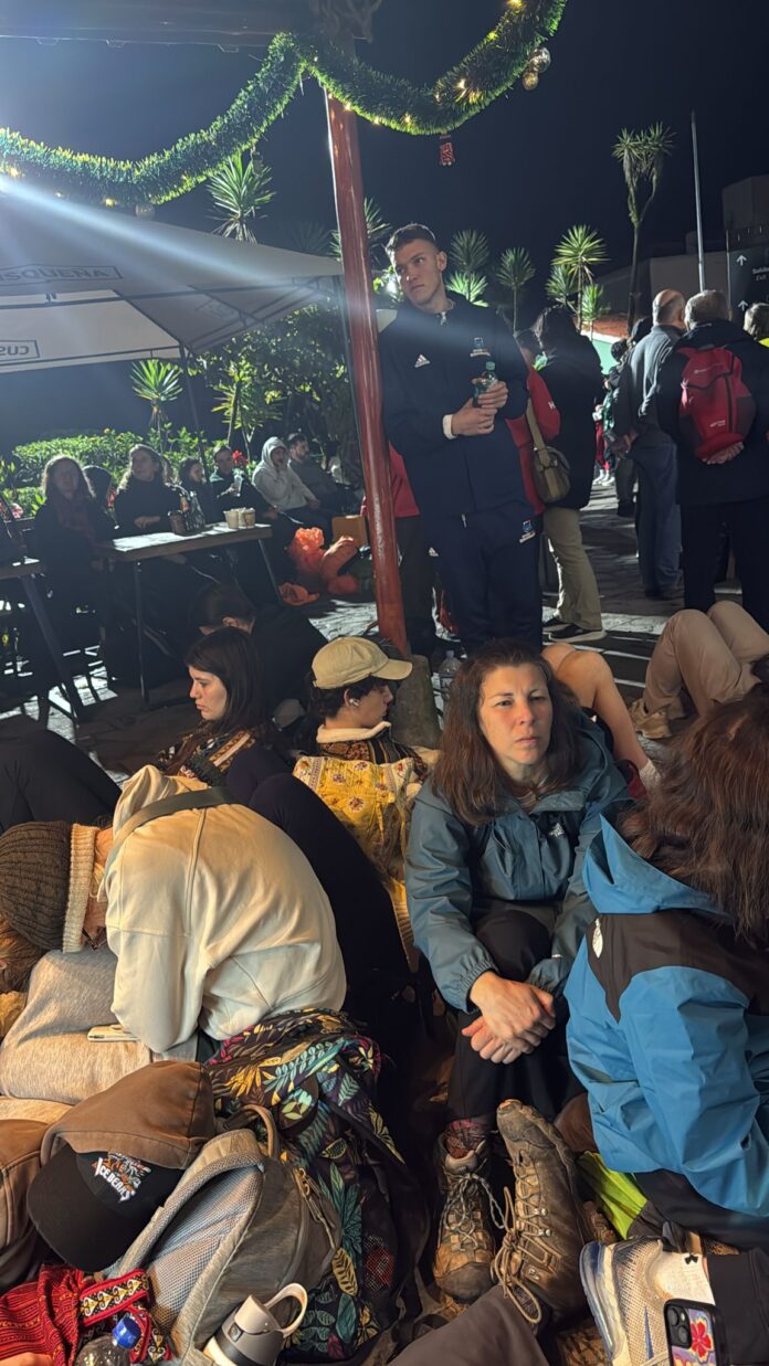 EL TURISMO ENTRE EL CHOQUE DE TRENES