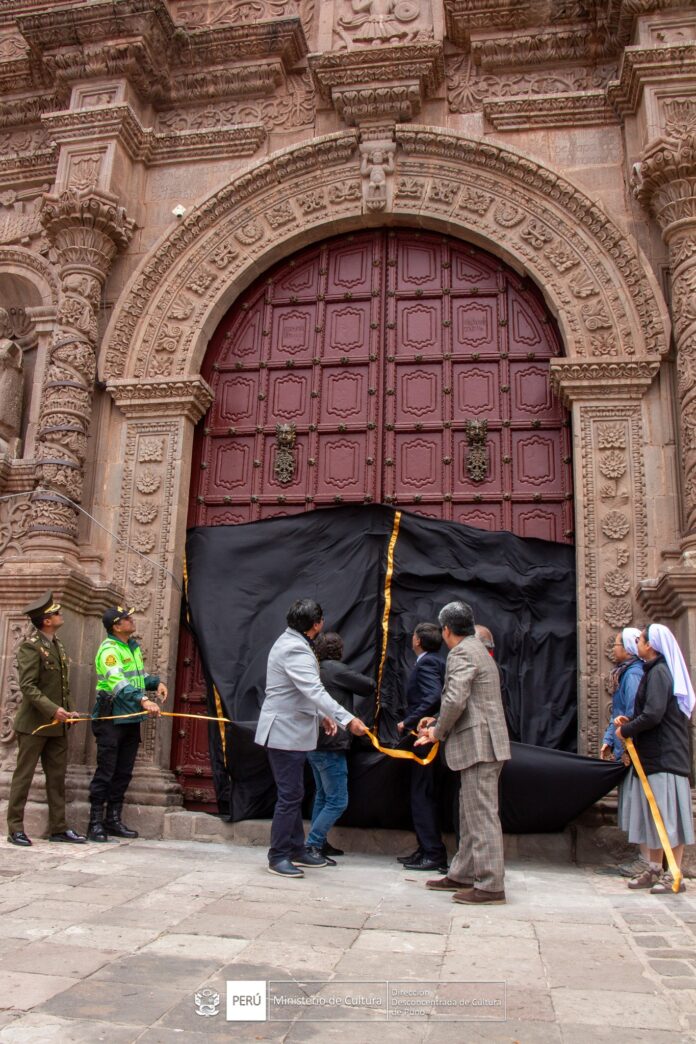 PRESENTARON RESTAURACIÓN DEL PORTÓN DE CATEDRAL DE PUNO
